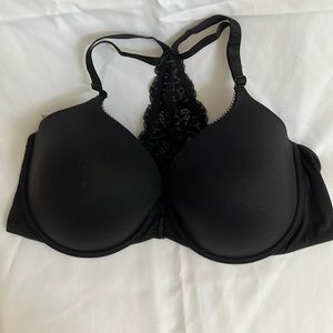 Victoria Secret Lightly Lined Demi. 38DDD
Front close racerback.